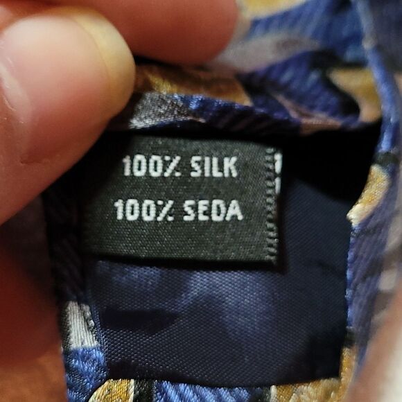 Strafford Executive blue and gold silk neck tie - Picture 5 of 5